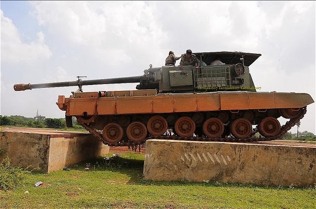 Arjun_Catapult_Gun_System_M-46_130mm_tracked_self-propelled_howitzer_DRDO_India_Indian_defense_industry_640_001.jpg