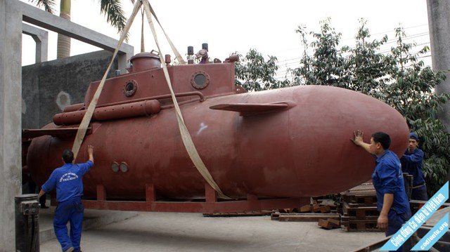 Vietnamese_homemade_mini-submarine_1.jpg