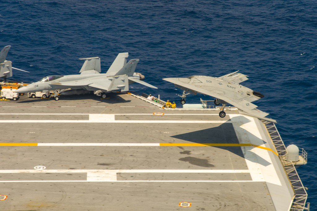 X-47B-UCAS-F-18-Hornet-on-USS-Theodore-Roosevelt-17-August-2014-28258-1024x683.jpg