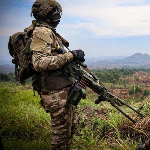 택티컬 PKM 기관총을 쓰는 DR 콩고 특수부대