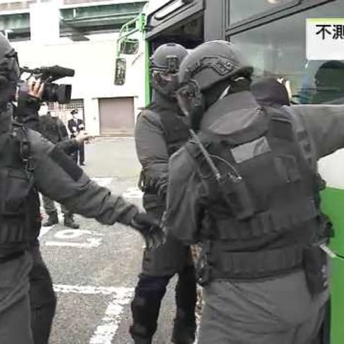 방탄 바이저+마스크를 착용한 일본 효고현 경찰 SIT