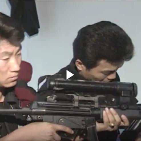 MP5에 대형 조준 보조 장비를 장착한 경찰 특공대(1993년 대전 엑스포)