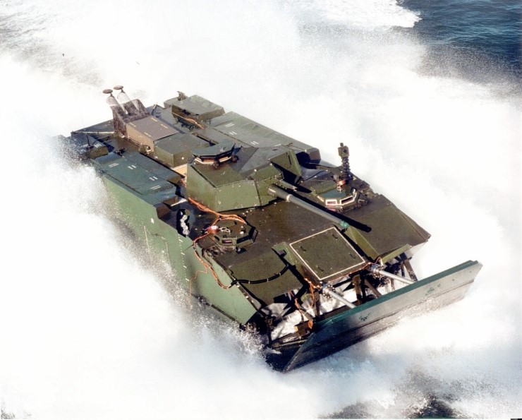 Expeditionary_Fighting_Vehicle_at_speed_in_water.jpg