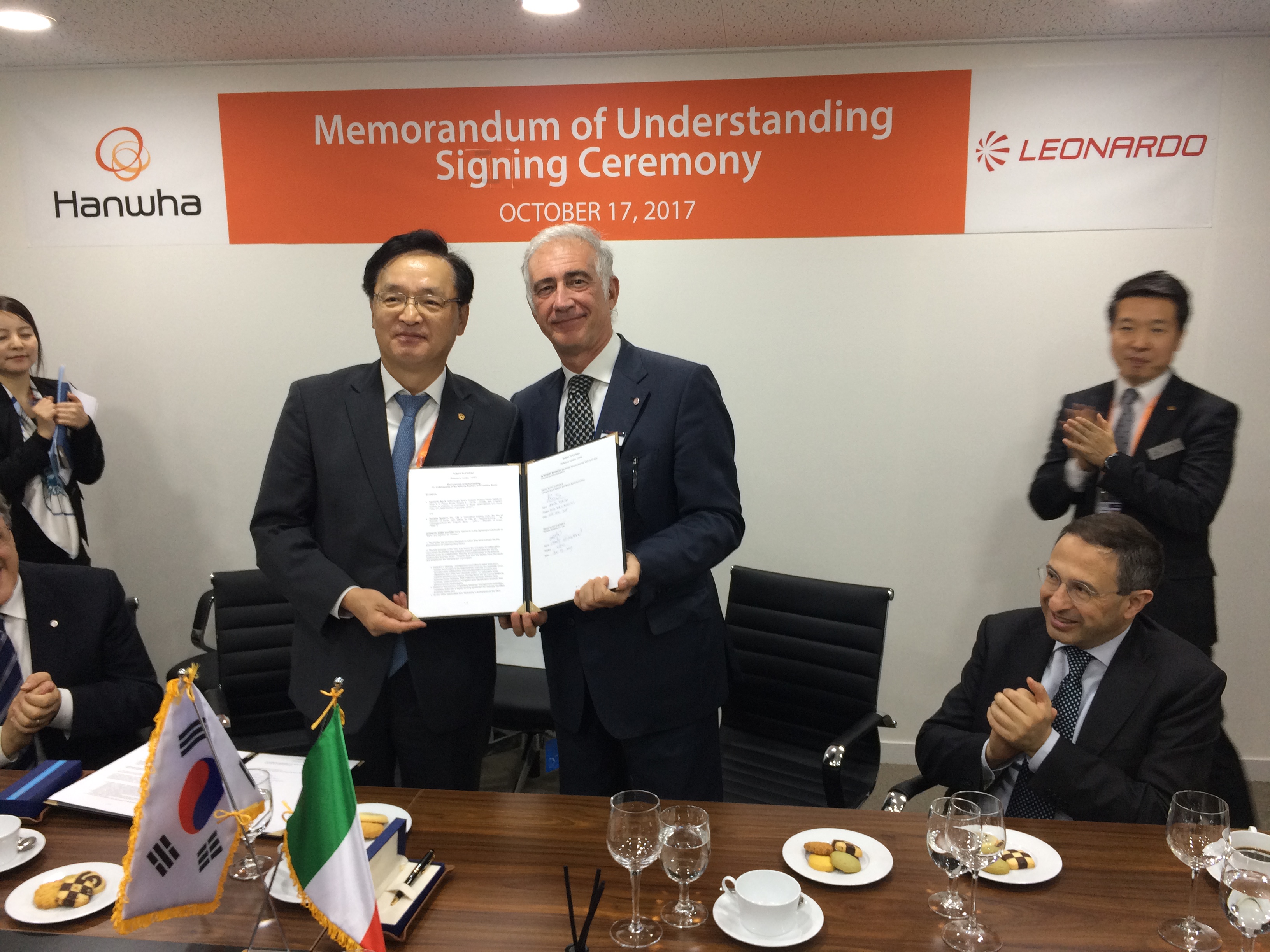Leonardo-Hanwha signing ceremony.JPG