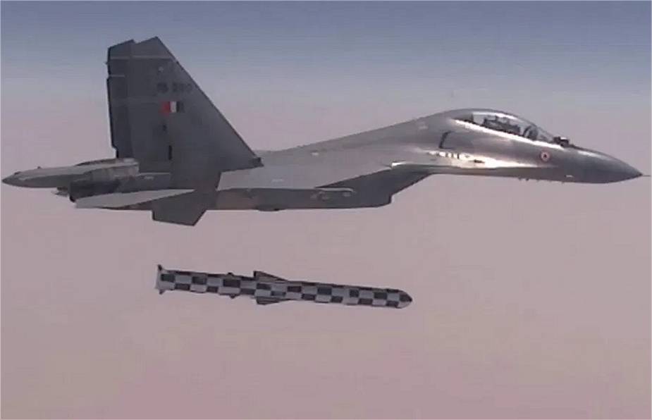 India_certifies_BRAHMOS-A_ALCM_Air-Launched_Cruise_Missile_for_Su-30MKI_fighter_925_001.jpg