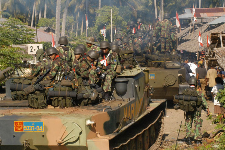 BTR-50-Marinir-di-Aceh.jpg