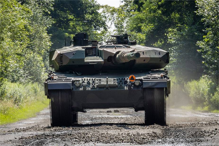 Bumar_from_Poland_delivers_two_more_Leopard_2_PL_main_batte_tanks_to_Polish_Army_925_001.jpg