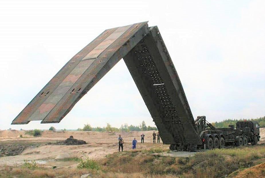 Vietnamese_army_gets_Polish_mechanized_bridges_MS-20_Daglezja1.jpg