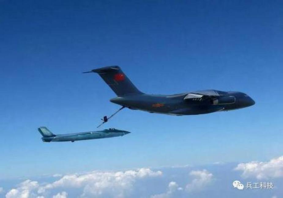 Chinaese_Y-20_tanker_variant_apparently_conducts_aerial_refueling_for_J-20_fighter_jet_1.jpg