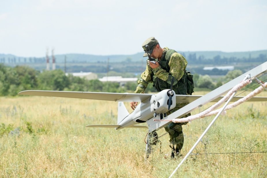 Russian_military_integrates_Orlan-10_and_Takhion_UAVs_with_Msta-B_howitzers-01.jpg
