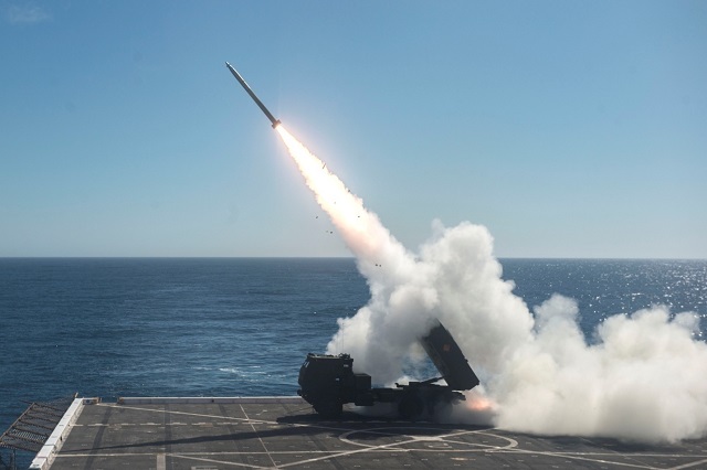 HIMARS_MLRS_Test_Fired_from_US_Navy_LPD_USS_Anchorage (1).JPG