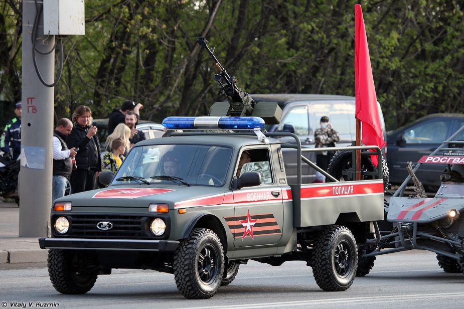 Russian_Army_test_Lada_4_x_4_light_multi-role_pickup_vehicle_925_001.jpg