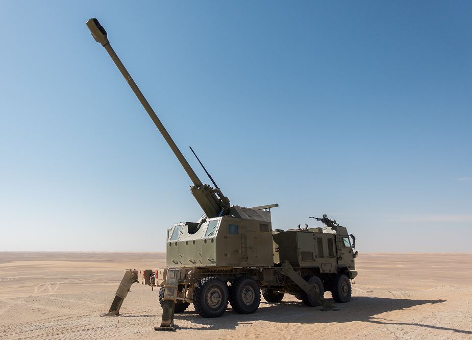NORA_B-52_from_Serbia_155mm_howitzer_demonstrated_in_UAE_United_Arab_Emirates_925_002.jpg