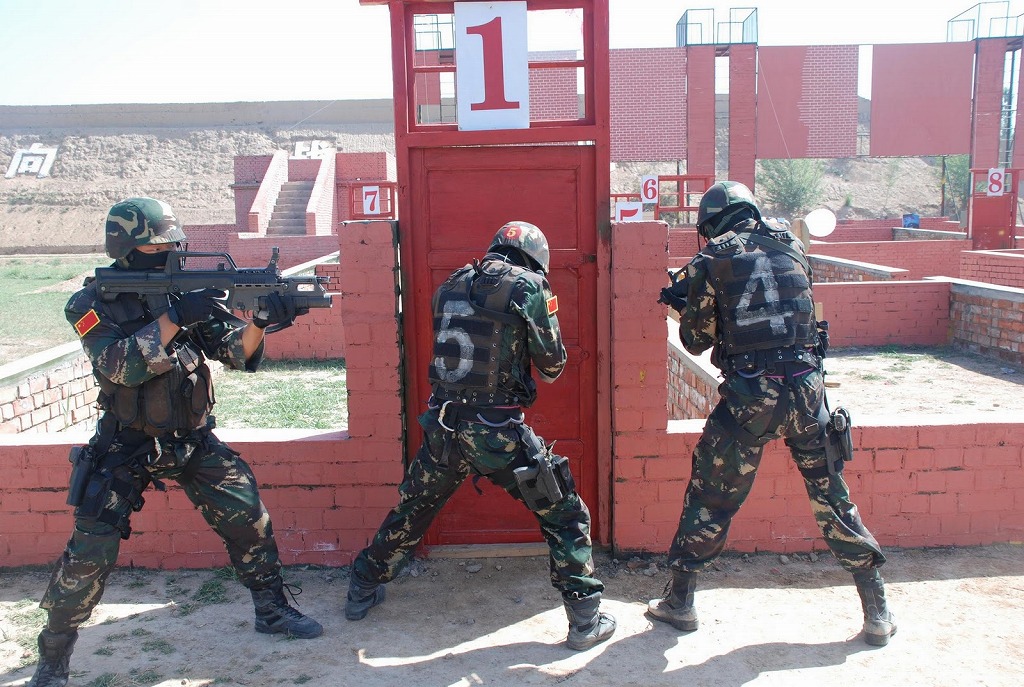 People's Liberation Army Special Operations Forces  Zh_nggu_ t_zh_ng b_du_ urban warfare training of the soldiers anti terror hostage rescue operation People's Armed PoliceImmediate Action (1).jpg