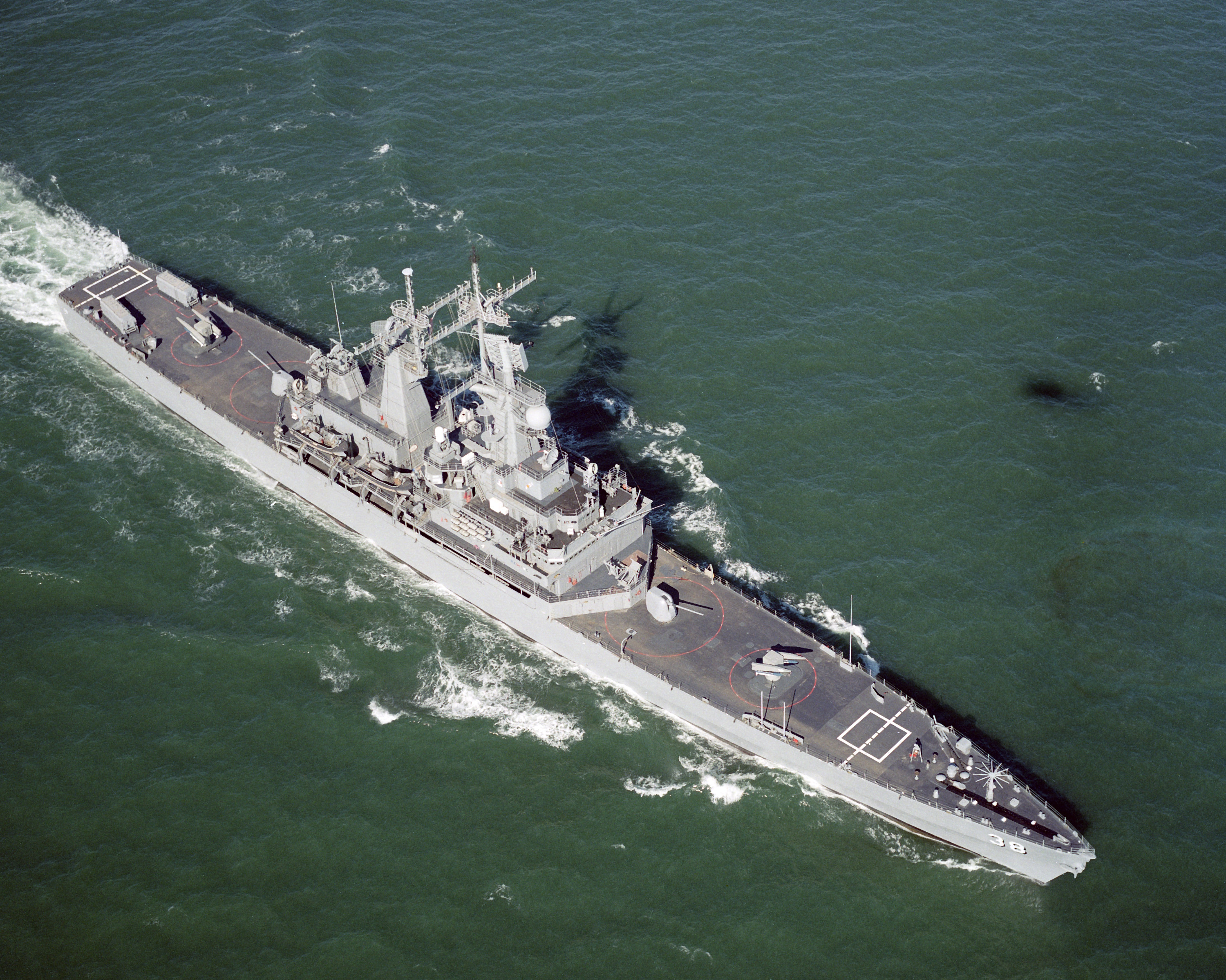 USS_Virginia_(CGN-38)_elevated_starboard_view.jpg
