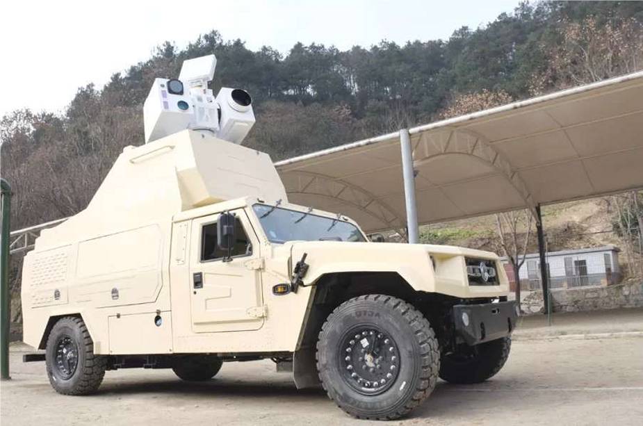 China_has_developed_mobile_laser_weapon_based_Dongfeng_EQ2050_4x4_tactical_vehicle_925_001.jpg