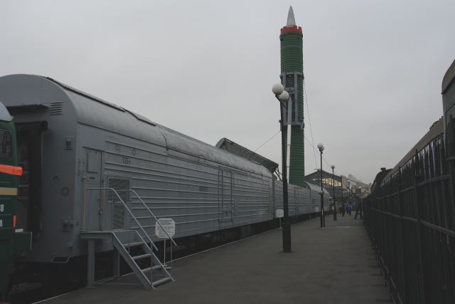 New_Russian_railway_missile_complex_Barguzin_will_carry_six_RS-24_Yars_ICBM_missile_640_001.jpg
