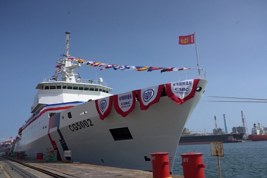 Taiwanese_Coast_Guard_receives_Chiayi-class_OPV_Hsinchu.jpg