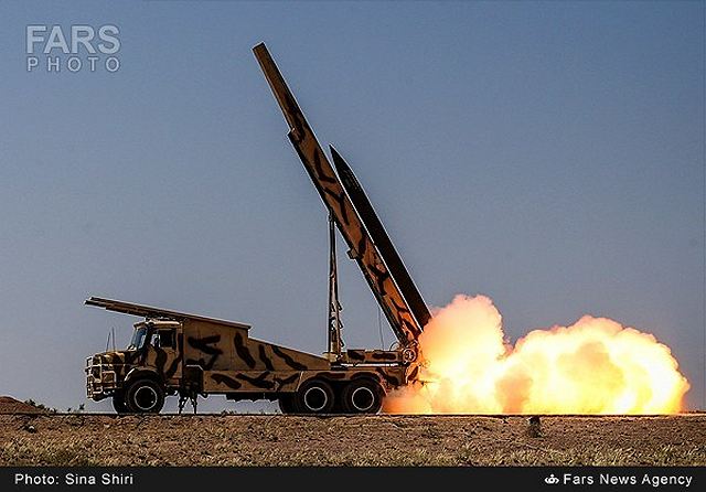 Iranian_army_launched_two_Nazeat-10_surface-to-surface_missiles_during_military_exercise_640_001.jpg