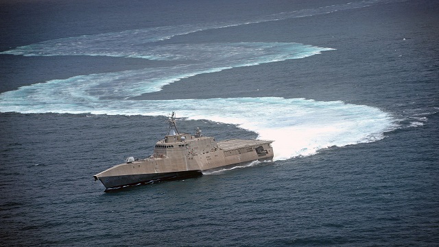 uss-independence-lcs-2-demonstrates-its-maneuvering-capabilities-in-the-pacific-ocean.jpg