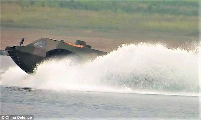 China_has_developed_the_fastest_4x4_amphibious_armoured_vehicle_in_the_world_640_002.jpg