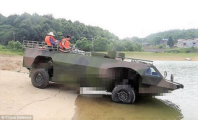 China_has_developed_the_fastest_4x4_amphibious_armoured_vehicle_in_the_world_640_001.jpg