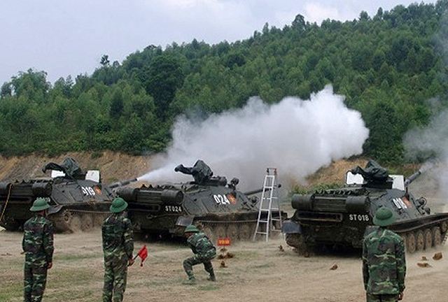Vietnamese_army_back_into_service_the_old_Soviet-made_ASU-85_self-propelled_anti-tank_gun_640_002.jpg