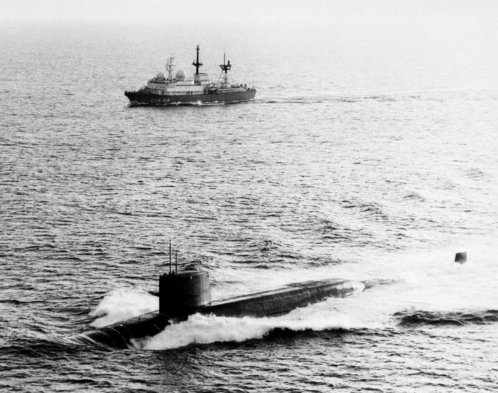 Операция-АПОРТ-БРЭК-Лира-контролирует-американскую-подводную-лодку-ПЛАРБ.jpg