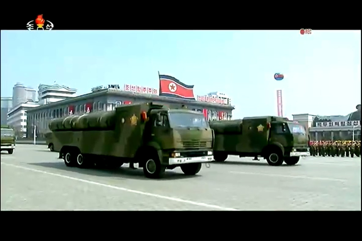 02-10-북한판 SA-13 (S-300) 미사일 차량 .jpg