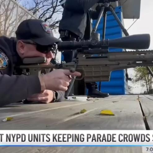 TRG M10 저격총을 쓰는 NYPD ESU 저격수(2023년)