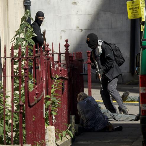 런던에서 발생한 AK 총기난사 사건 - 경찰투입 (훈련상황)