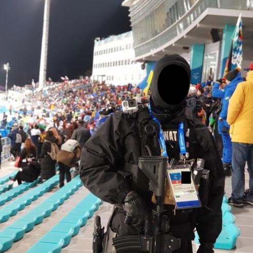 평창 동계 올림픽 관중석을 경호, 경계하는 경찰 특공대 요원