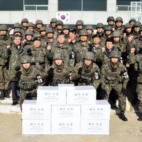 전방 대한민국 육군 신형헬멧 및 신형 방탄복 착용 모습과 문제점