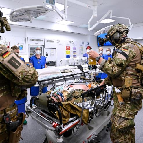민간 병원과 응급 처치 훈련을 하는 독일 연방군 KSK