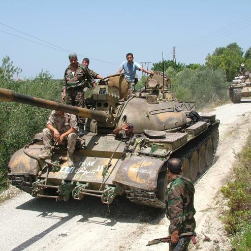 북한제 레이저 거리 측정기를 장착한 시리아 정부군 전차!!