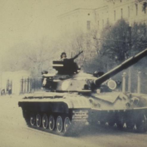 1985년 승전기념일 행사에 동원된 T-64B1