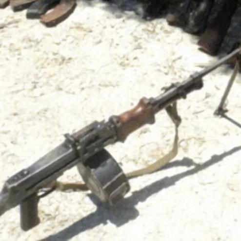 적발된 알바니아 마피아의 RPD 기관총과 RPG-7 탄두