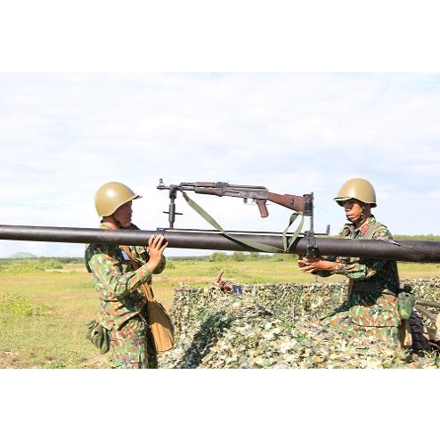 베트남 군의 특이한 대공포 근거리 사격 훈련