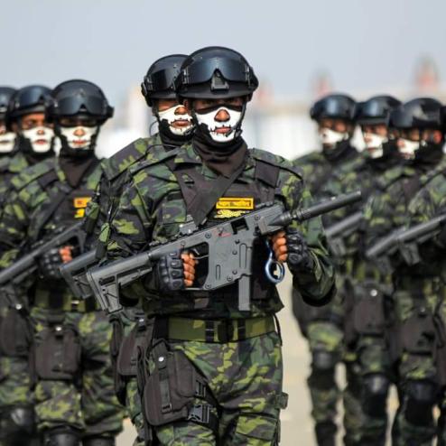 크리스 백터 기관단총을 쓰는 방글라데시 육군 특수부대