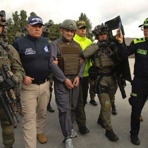 마약 카르텔 두목을 이송하는 콜롬비아 경찰 특수부대
