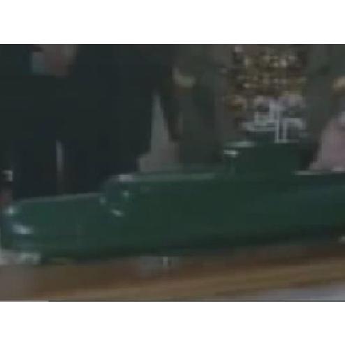 1995년 김정일이 보고 있던 잠수함 모형 사진