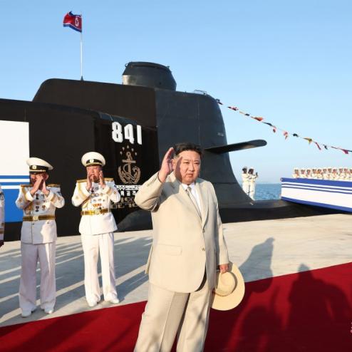 북한 신형 SSB 제841호 김군옥영웅함 공개 사진들.