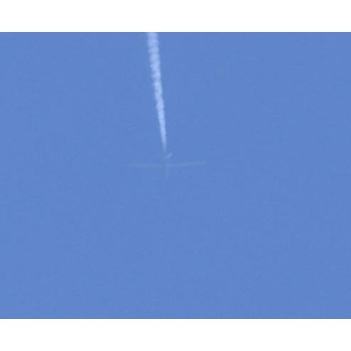 2011년 1월 중순 애드워드 공군기지 입구 하늘의 RQ-4