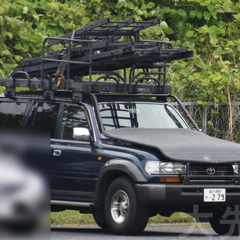 일본 경찰에서 쓴 대 테러 용 랜드 크루저 80?