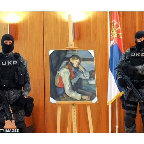 명화를 보호하는 세르비아 경찰 특수부대