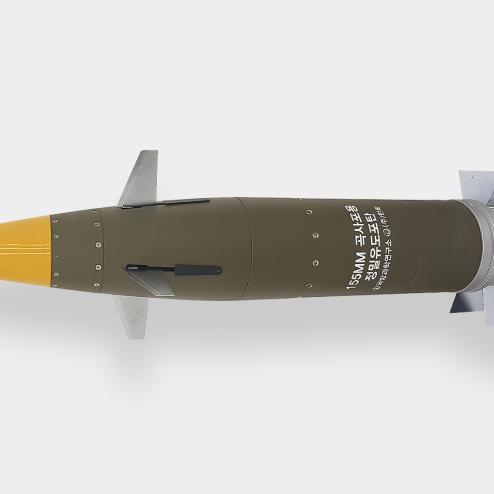 한국형 엑스칼리버 155mm 포탄인 정밀유도포탄과 탄도수정신관 이미지