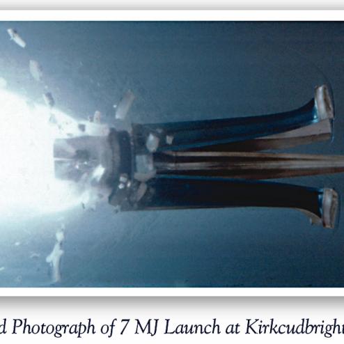 영국에서 실험했던 7MJ 레일건 탄체 사진.