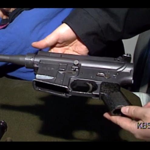 1997년 사무실 강도 사건에 쓰였던 권총 급 M16 소총