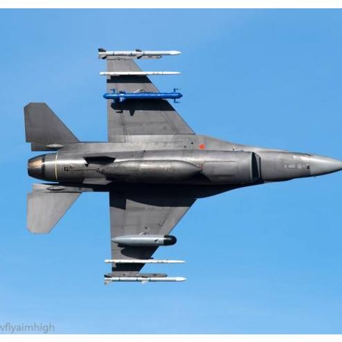 에드워드 기지 F-16에 달린 정체불명의 포드