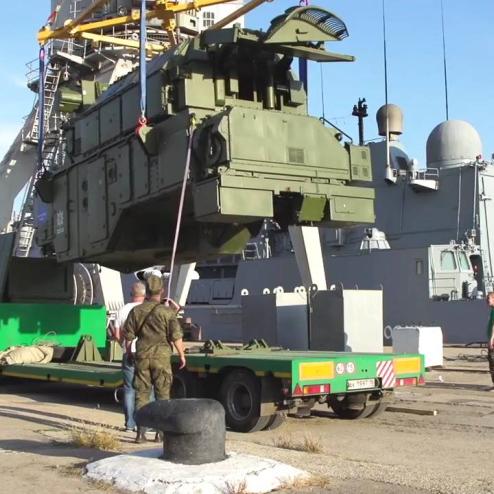2020년에 Tor-2MKM을 호위함 헬기 데크에 고정시키고 시험중인 러시아 해군.